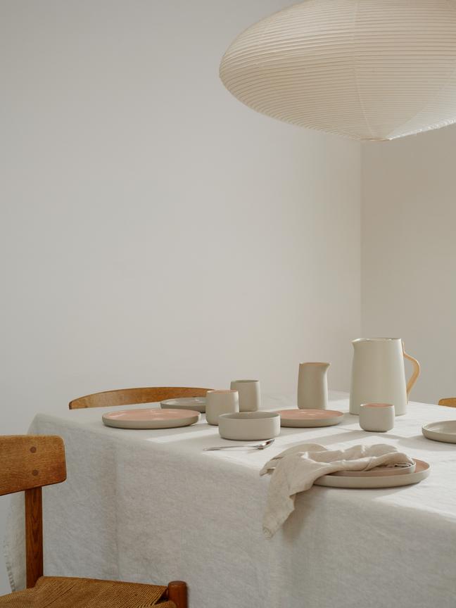 EMMA Geschirr von Stelton - Umgebungsfoto am gdeckten Esstisch