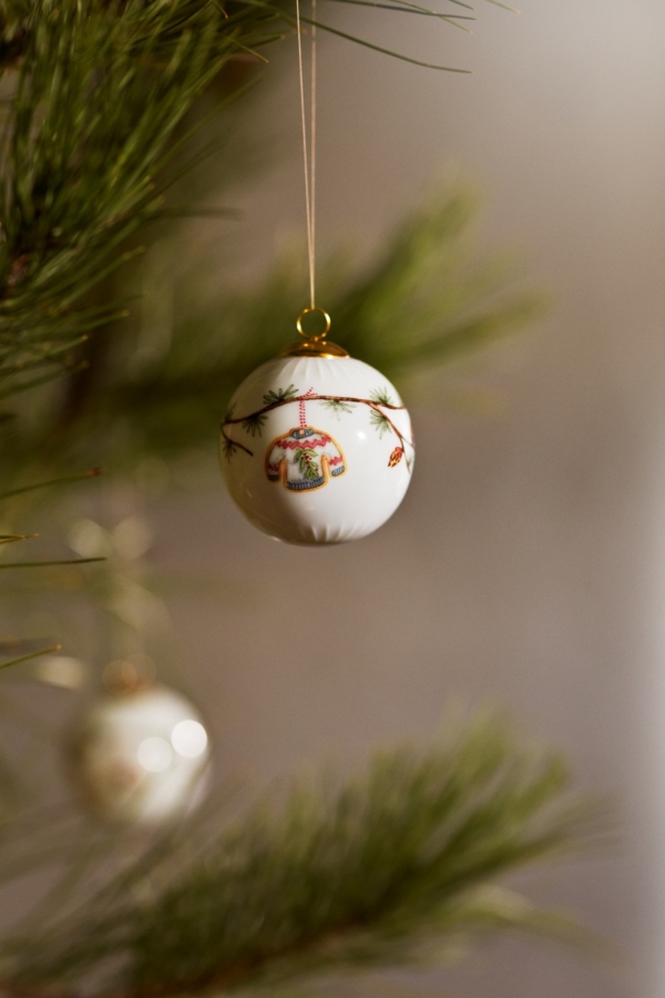 Kähler Design Weihnachtskugel 2025 aus Porzellan ø 6cm – Bild 2