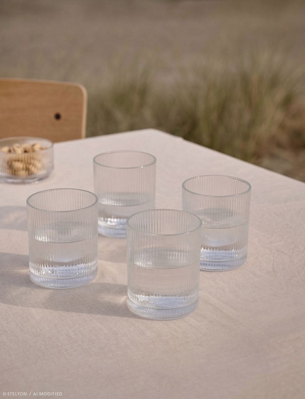 Stelton Pilastro Lowball Gläser 0,35 l 4er-Set mit Wasser